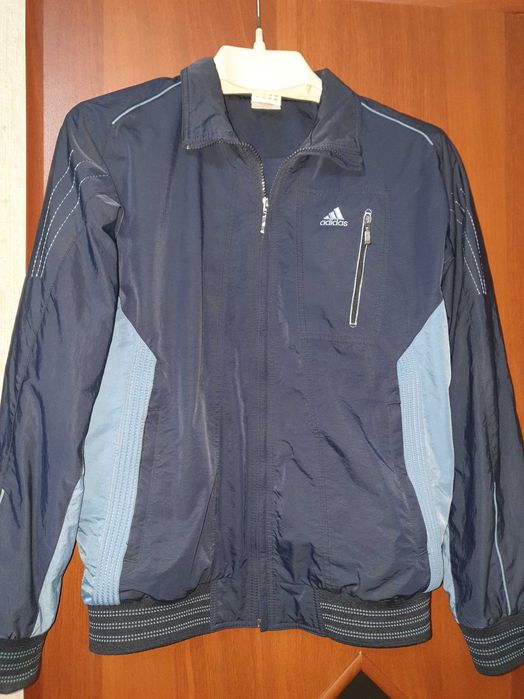 Продаю спортивный костюм