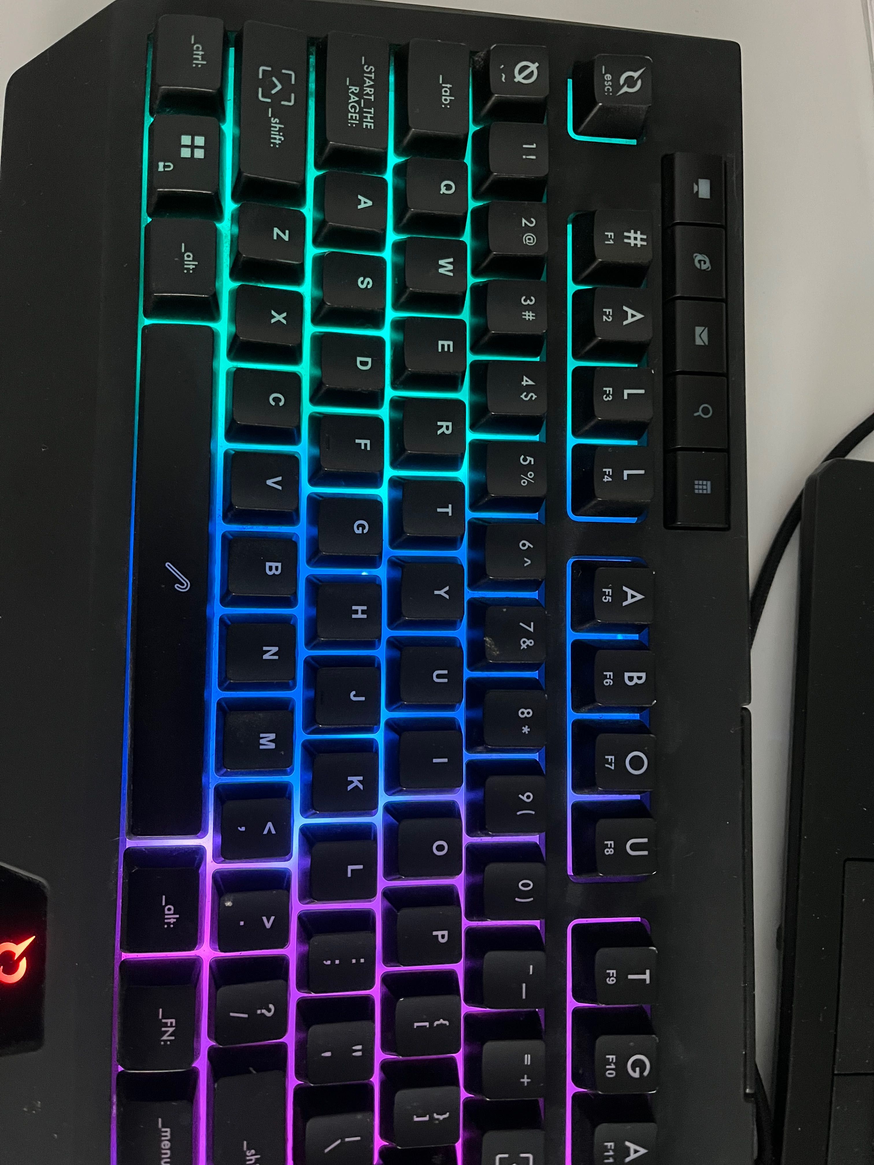 Tastatură aqirys Capella în stare ca noua