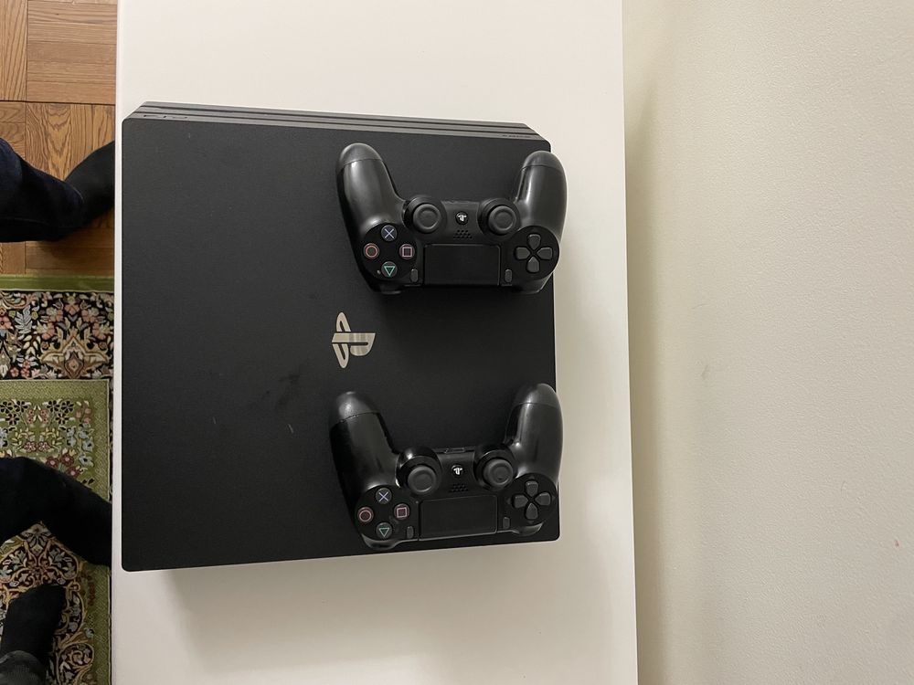 продам PS 4 PRO 1TB