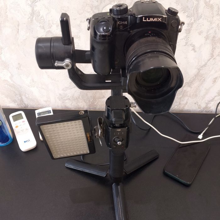 Lumix gh4 12-60 sotiladi