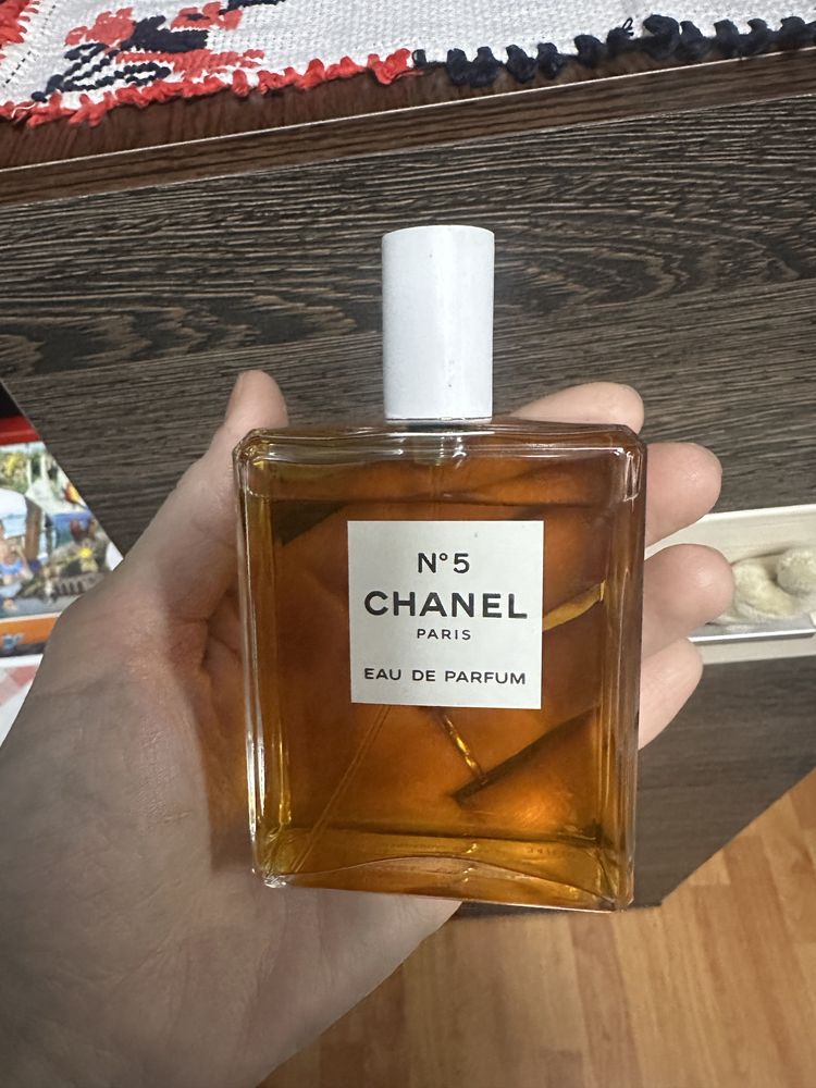 Vand parfum chanel 5 sau schimb cu un parfum dulce