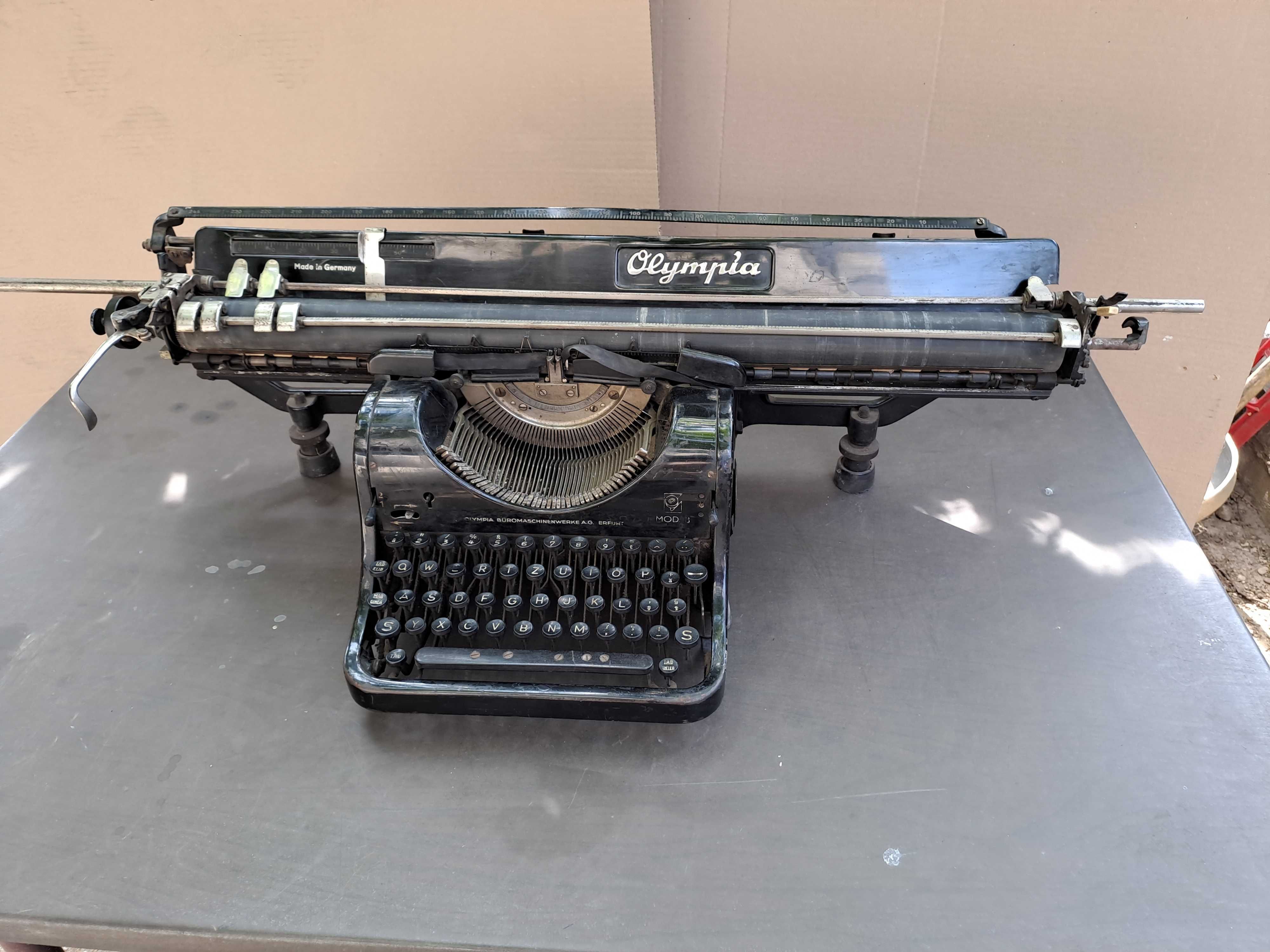 masina de scris OLYMPIA varianta mare