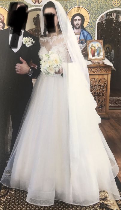 Vând rochie de mireasa A-line+voal+crinolina