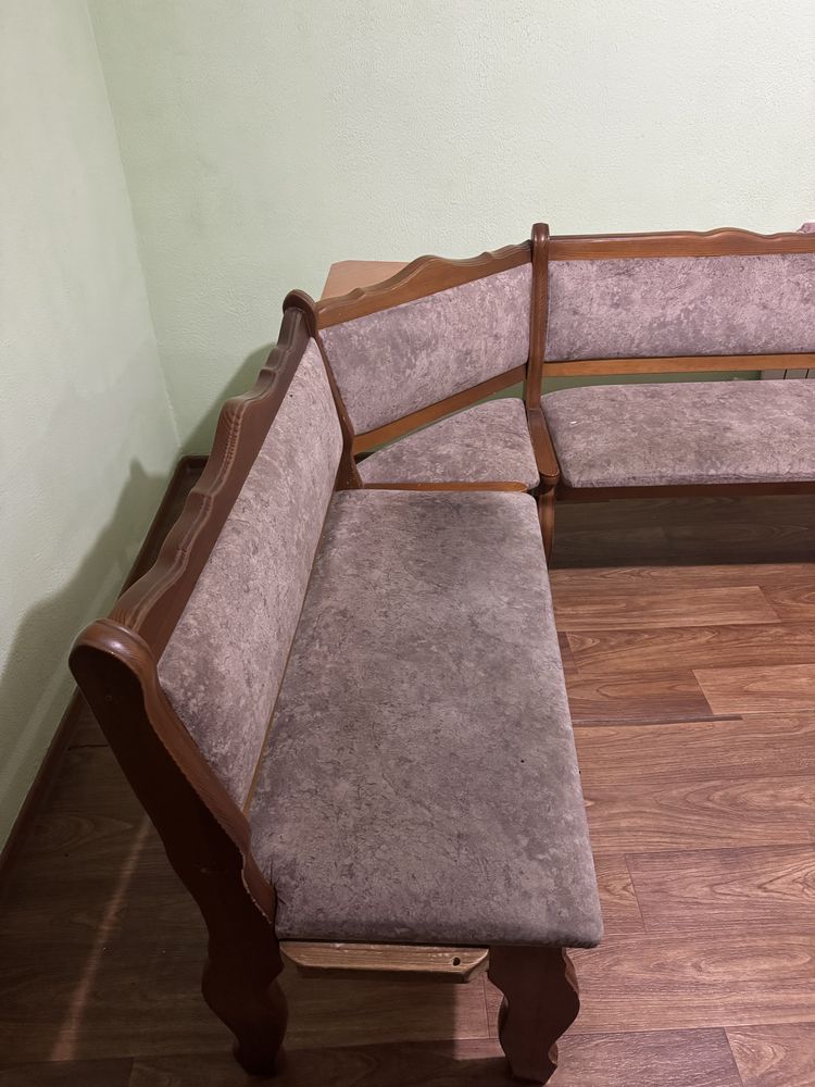 Кухонный уголок размером 2,5*165 четыре стула в комплекте