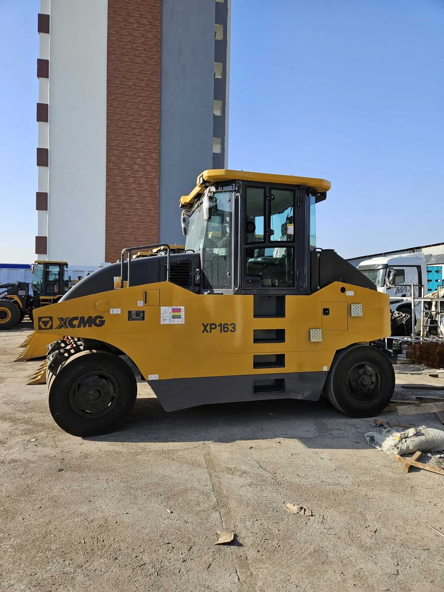 Пневмоколесный дорожный каток UZXCMG XP 163 Ширина уплотнения 2055 мм