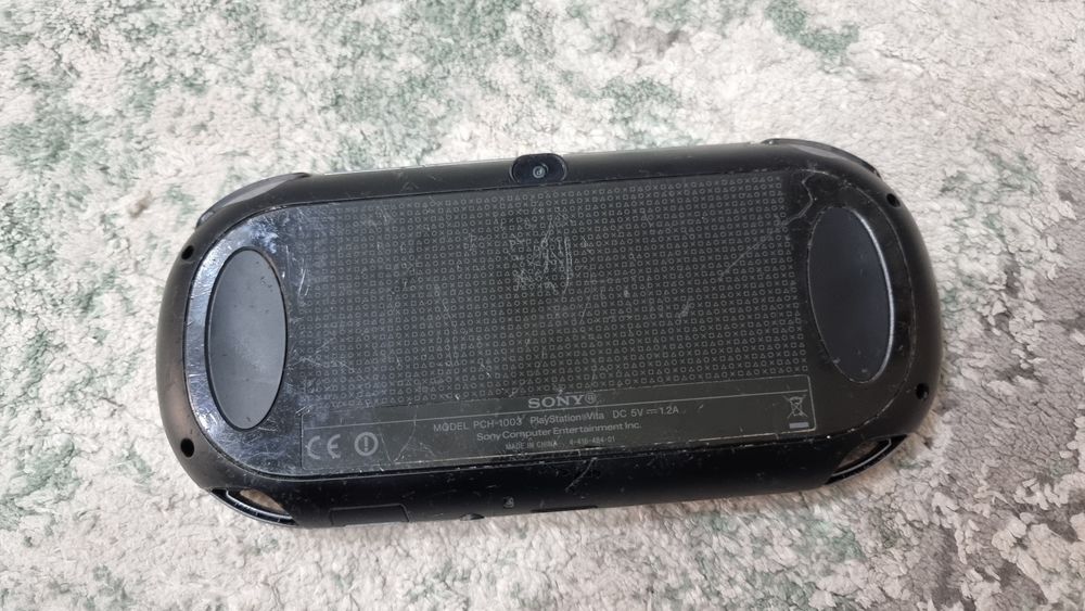PS Vita oled + joc Fifa + card 8gb ,,arta ,finețe, colectie