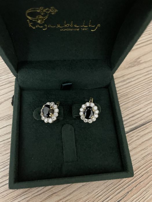 Продам  золотые серьги .
