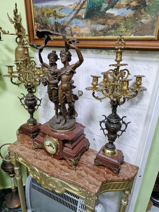 Огромен антикварен френски каминен часовник с 2 свещника