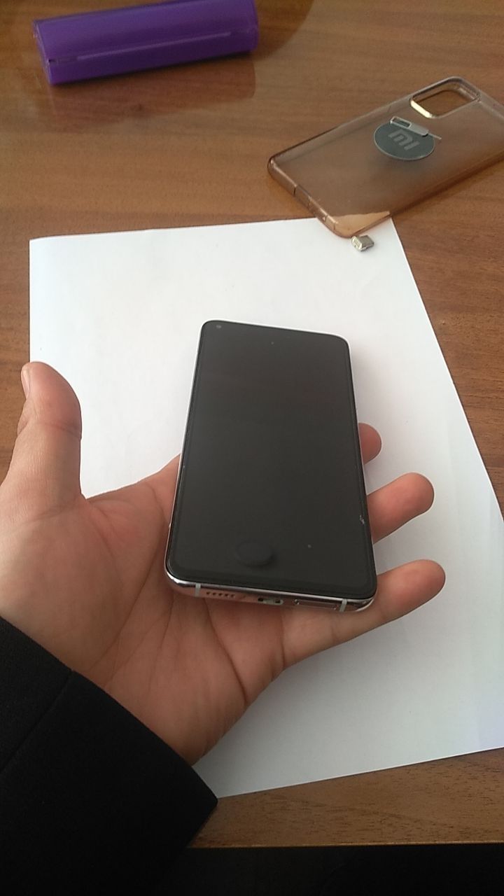 Mi 10T pro 8/128 5g sotiladi. 300$ kelishamiz.