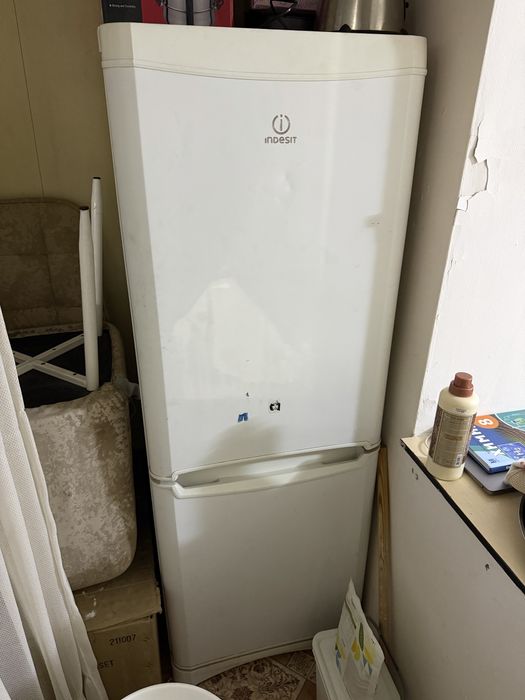 Холодильник б/у (indesit)