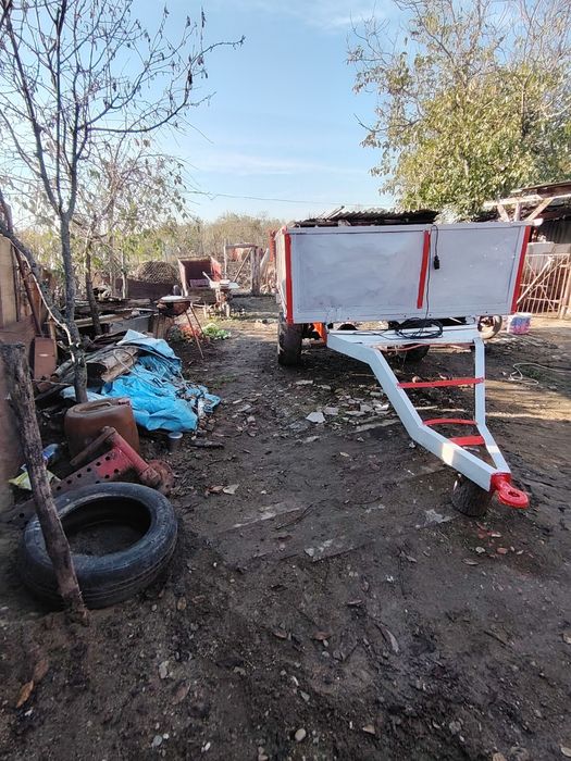 Vând Remorca 3t pe o axa cu instalație electrică