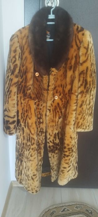 Vând haina de blana naturala animal print