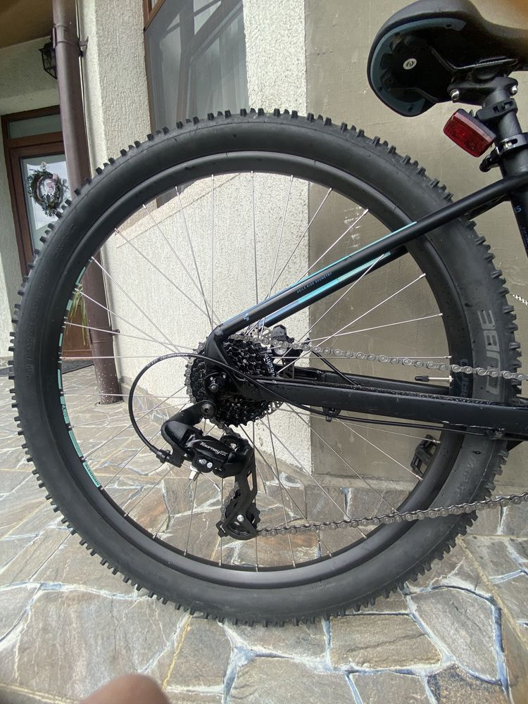 Bicicleta CUBE / Unisex