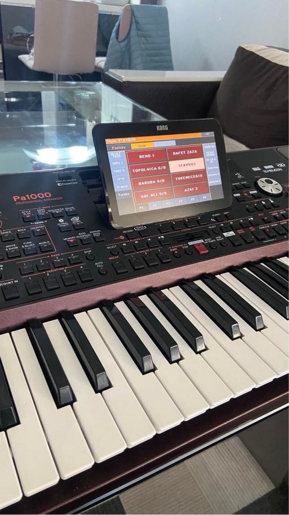 Korg pa 1000 ,Juzisound- 1,миди клавиатура Roland A49- в комплект