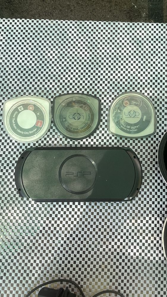 PSP-1008 с 4 игри и 2 gb memory