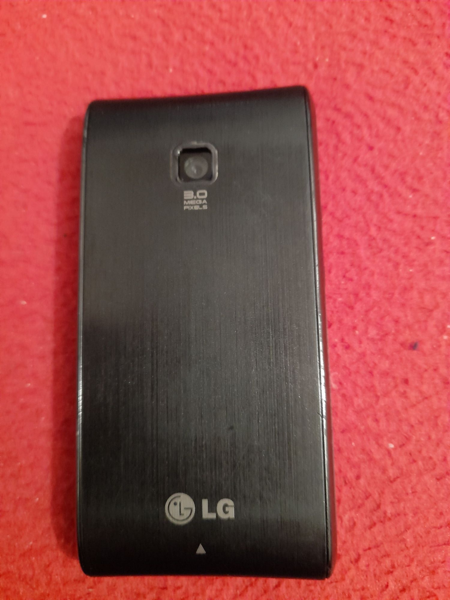 Продавам смартфон LG GT 548