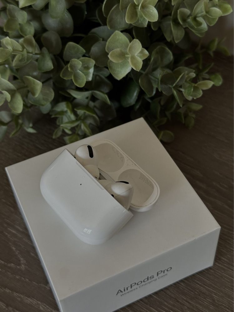 Apple AirPods (1st Generation)