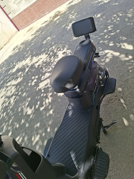 Adil skuteri Y-400