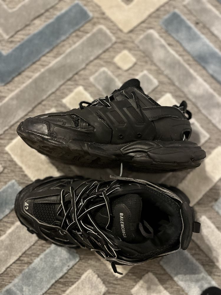 Balenciaga track