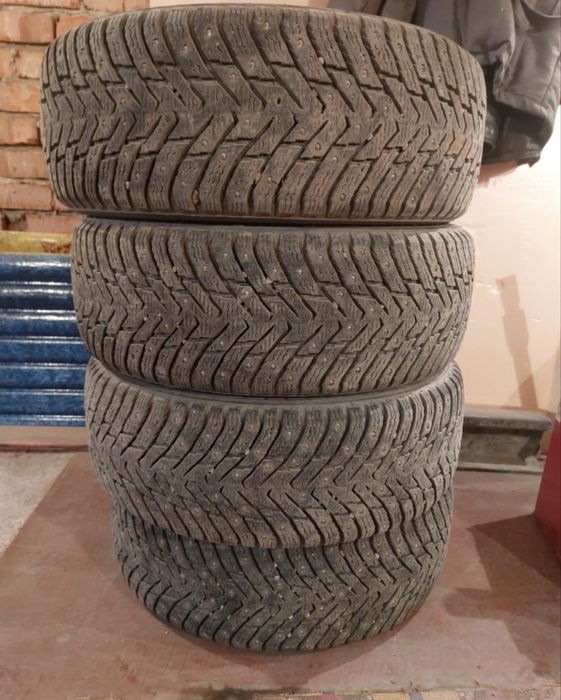 R16 215/60 Hakapelita 8