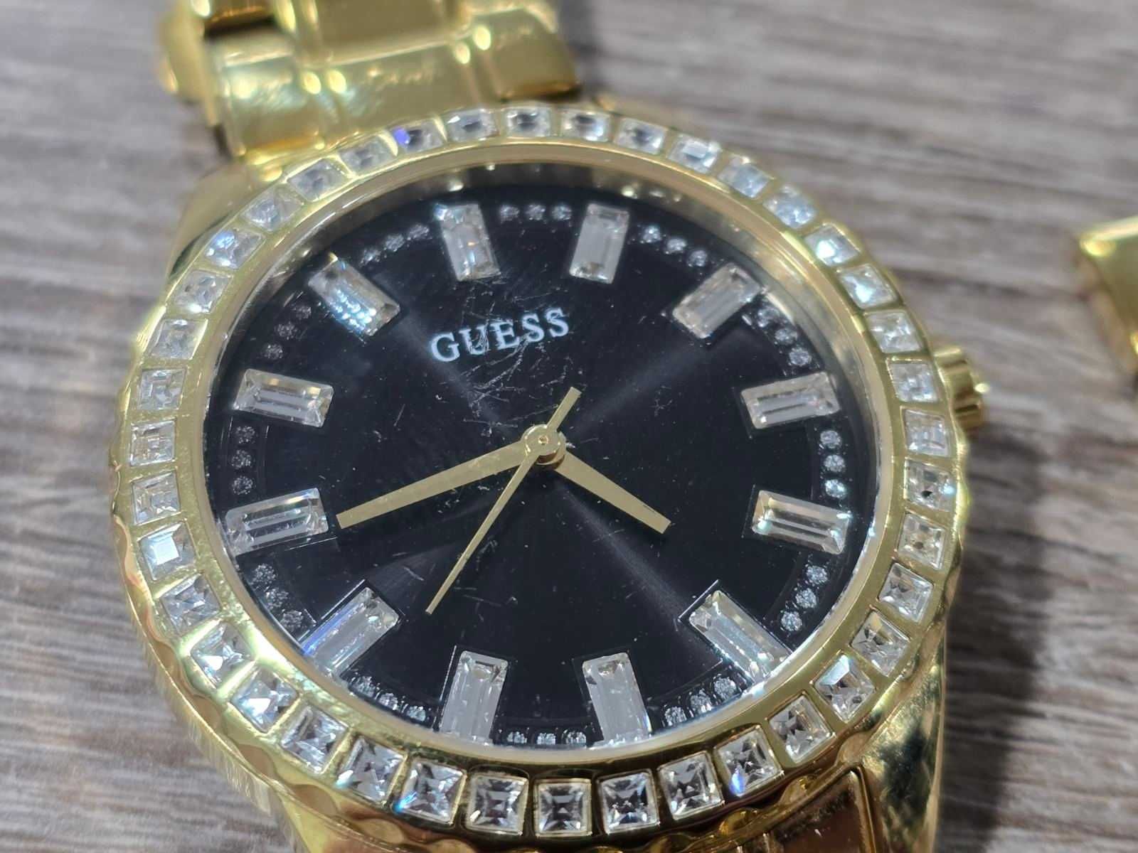 Часовник Guess GW0111L2