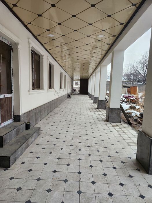 Просторный дом с участком 7 соток в центре Кибрая