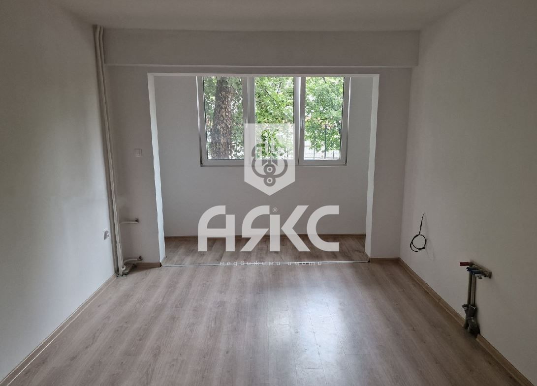 Тристаен апартамент в кв. Надежда 2