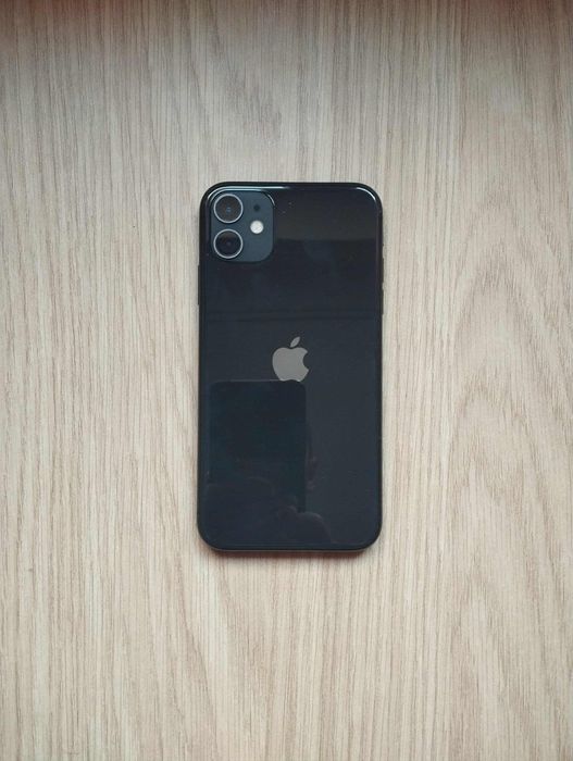 Vând iPhone 11 de 64 GB sănătate 78%