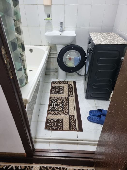 Botkina eski Toshmi yonida Diplomatiya Westminster Ashxabod Park Roʻpa