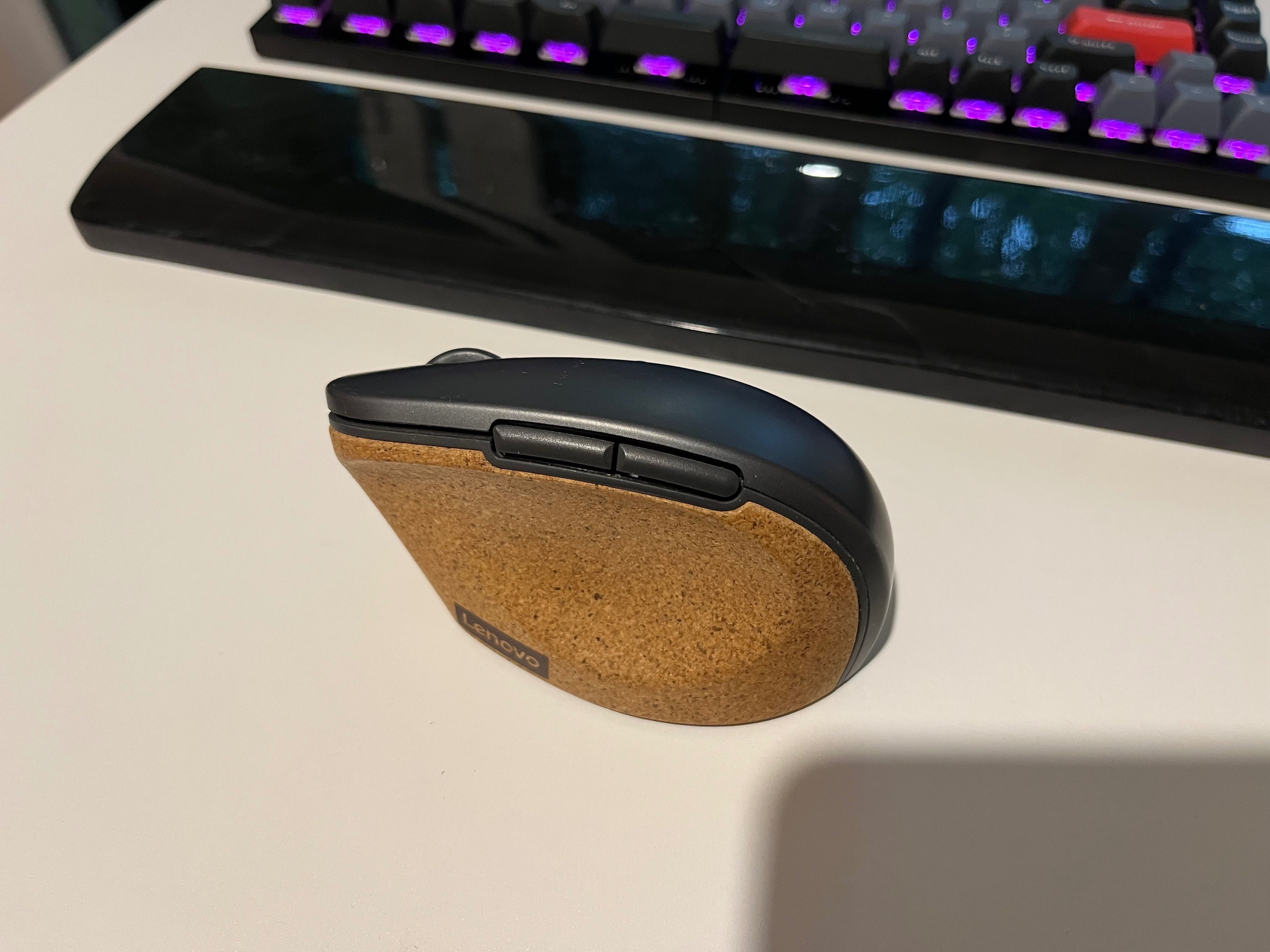 Механична клавиатура Keychron Q11 и верикална мишка Lenovo Go