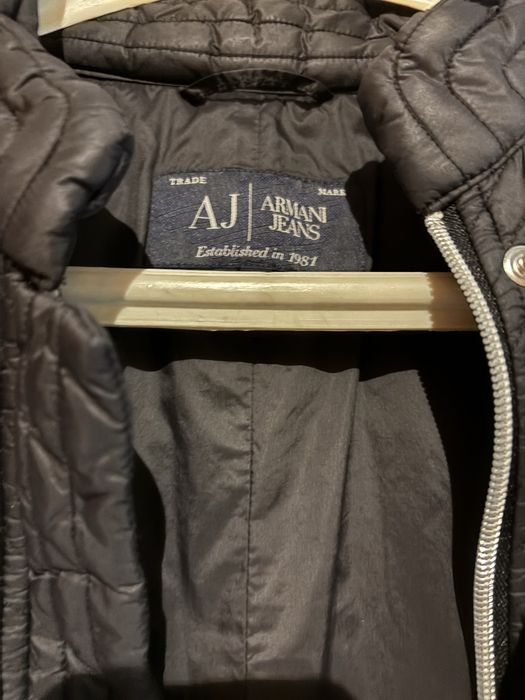 Черно яке, удобно и подходящо за пролет/есен. Прекрасно, запазено.