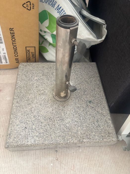 Стойка с чадър за тераса или двор