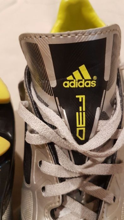 Продавам Оригинални Бутонки Adidas