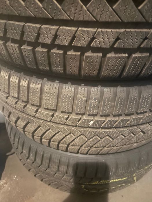 Anvelope Continental Iarnă 215 50 17