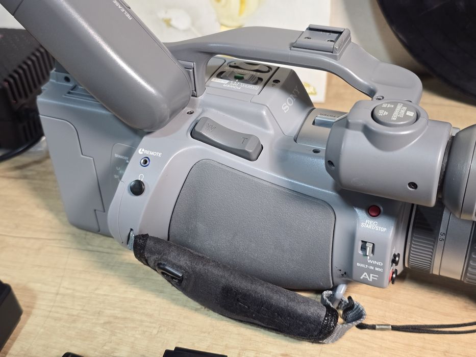Camera video SONY CCD-VX1E, hi8 hifi stereo , handycam PRO