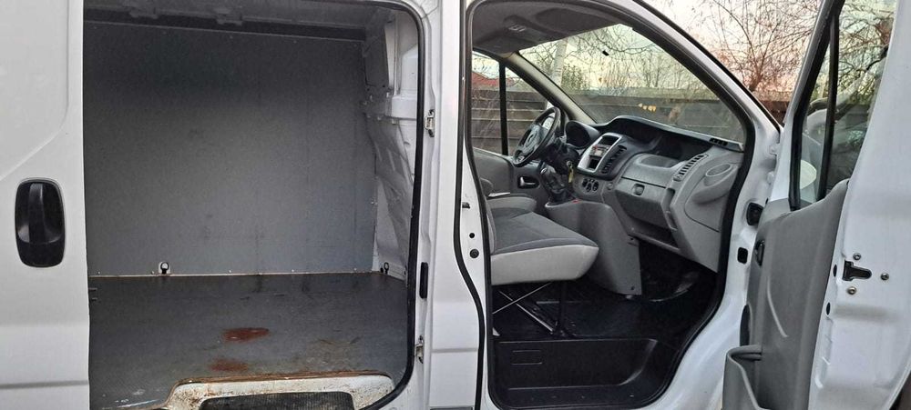 OPEL Vivaro 3 locuri 2014 2.0dCi 116 CP E5 6 trepte AC, recent adus