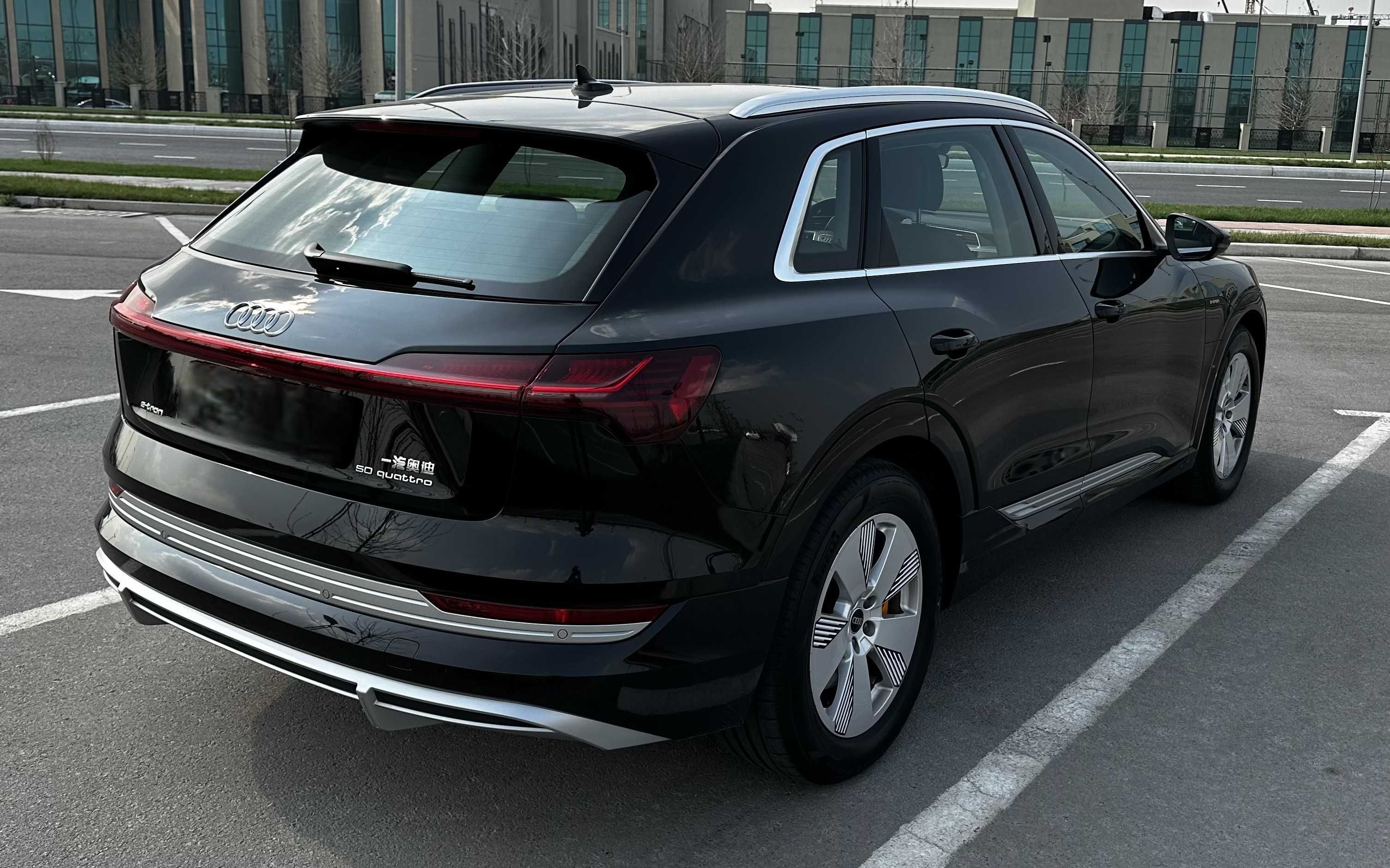 СРОЧНО продается AUDI e-tron 50 Quattro S-line (2023)
