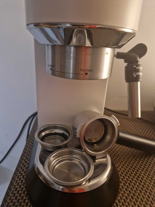 Кафемашина еспресо DeLonghi