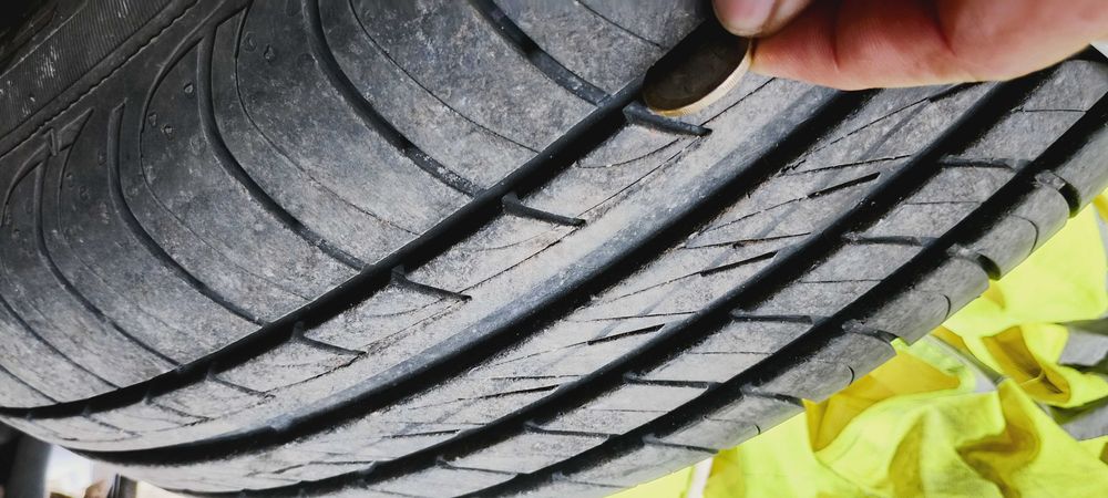 Продавам гуми дебица и мултимедия за Мицубиши олтлендър