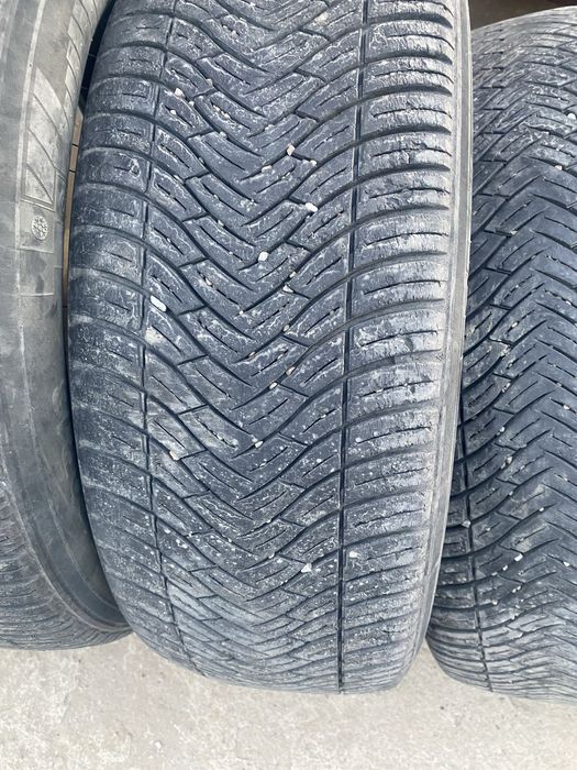 Срочно продам летние шины 235/60R18