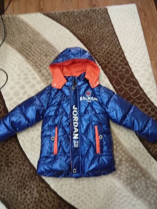 Продам курточку на мальчика.