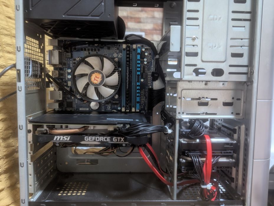 PC Gaming GTX 1660 SUPER, 16GB RAM, SSD, gata de jocuri - Caransebeș