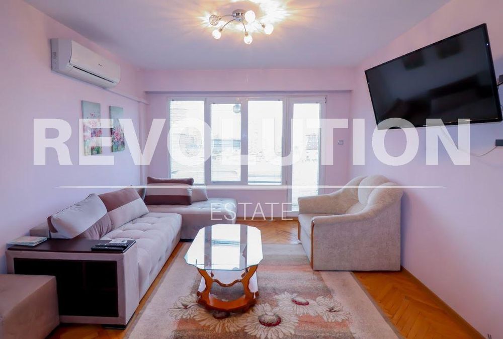 Тристаен апартамент в района на Базар Левски!