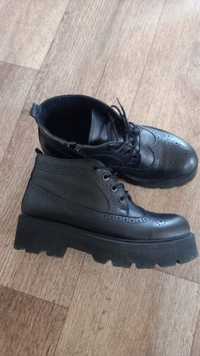 Срочно продам Обувь 38 размер, турецкий, торг есть