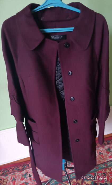 Пальто бардого цвета