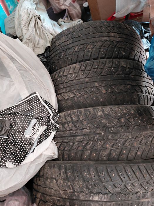 Продаю шины зимние . 235 55 r18
