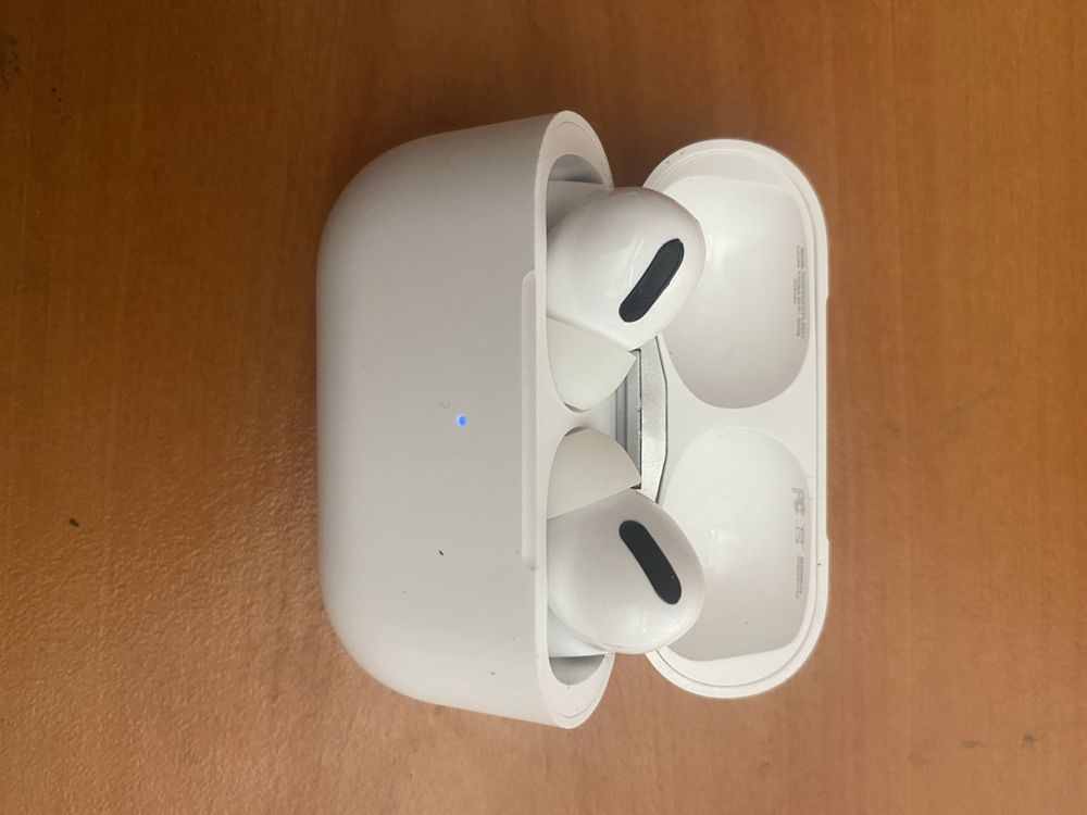 AirPods Pro чисто нови