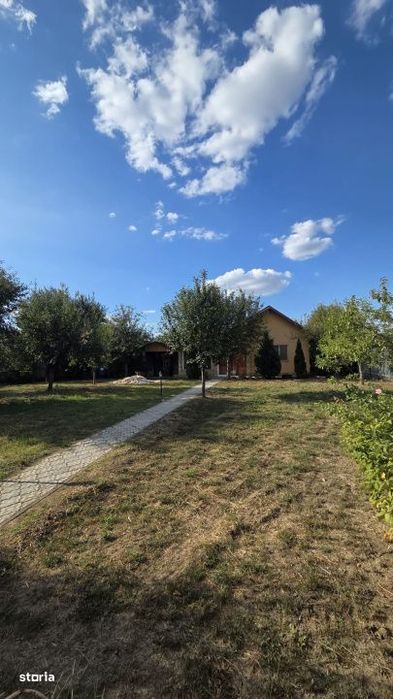 Casa si teren de vanzare – Zona Careiului