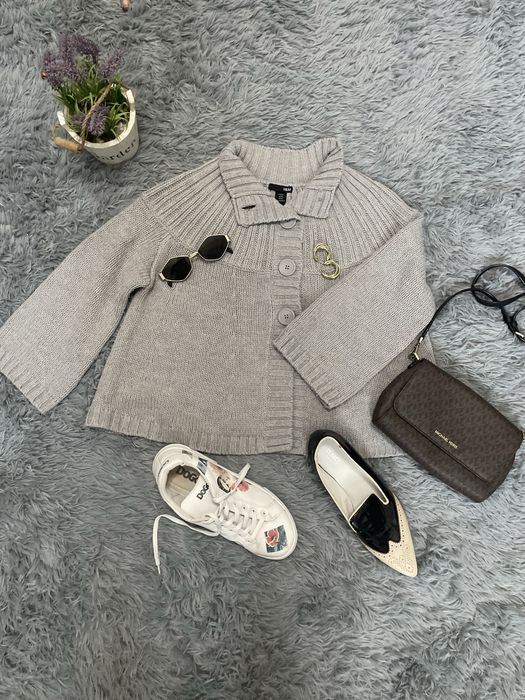 Кофты на пуговицах . Бренд ! Дешево ! Срочно !