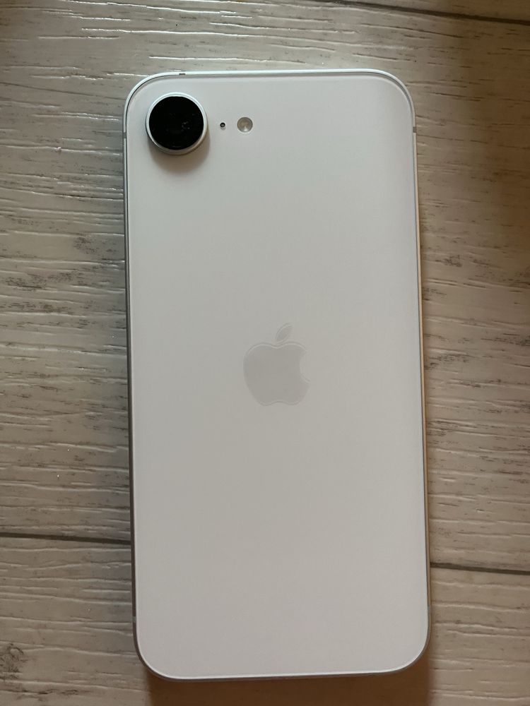 Продаю iPhone 16e!!!